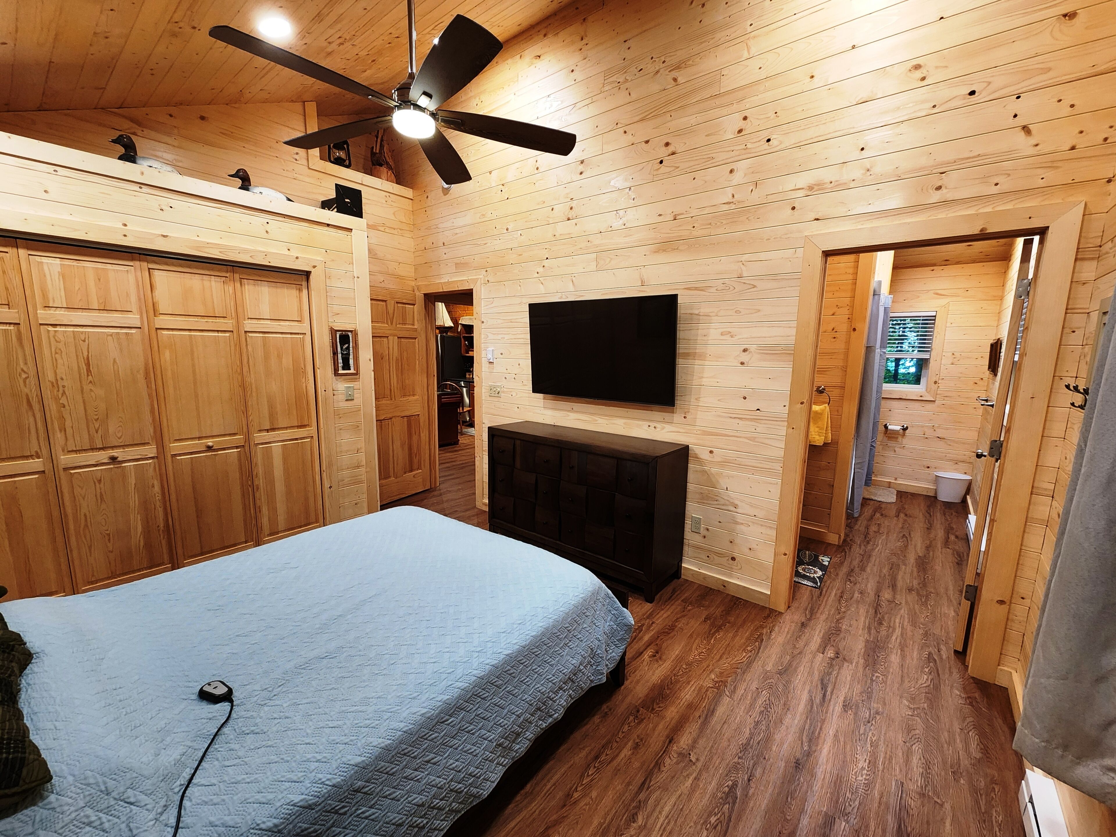 2 habitaciones, tabla de planchar con plancha y wifi gratis 