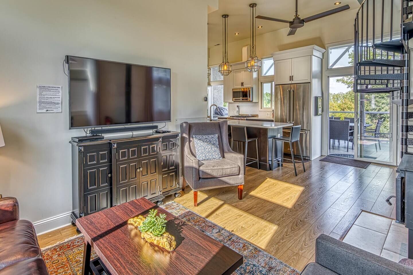 Smart TV, fireplace, Netflix, streaming services