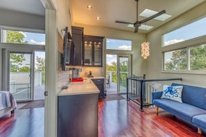 Smart TV, fireplace, Netflix, books