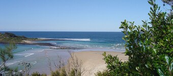 La vida es una playa situada cerca de la pasarela a Manyana Beach y Green Island. Se admiten mascotas afuera.
