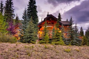 Exterior - Alders Chalet: Private Hot Tub, Outdoor Fireplace, Theater, Sauna, Pizza Oven (Keystone)