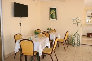 Breakfast, lunch, dinner served; local and international cuisine 