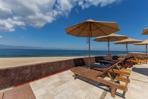 On the beach - Capitalia - Tres Mares Beachfront Oasis (Puerto Vallarta)
