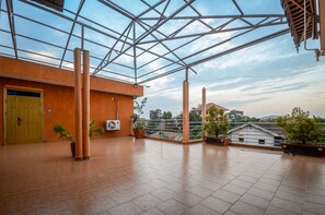 Terrace/patio - L L Apartments (Kampala)