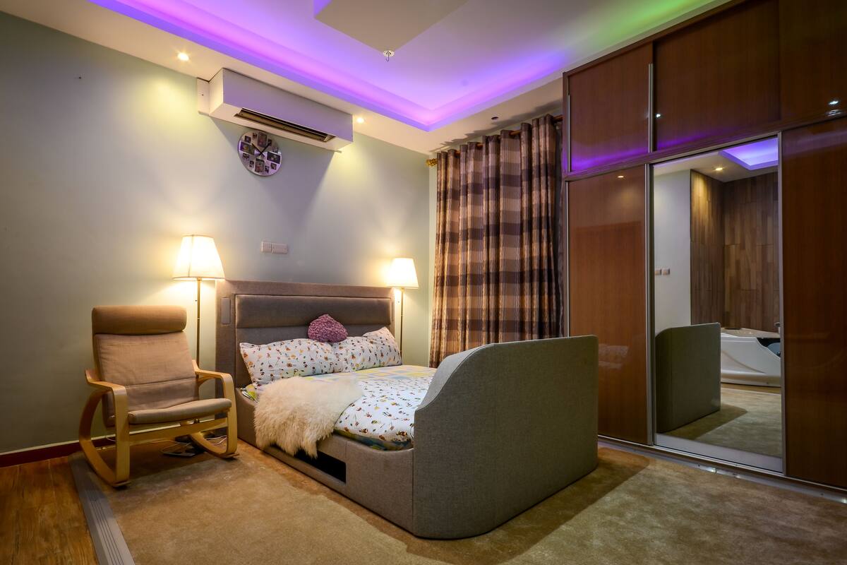 Apartment, 1 Queen Bed with Sofa bed | Soundproofing, iron/ironing board, cribs (free), WiFi (free)