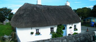 Beautiful 200 year old Irish Thatched listed cottage restored to original. 