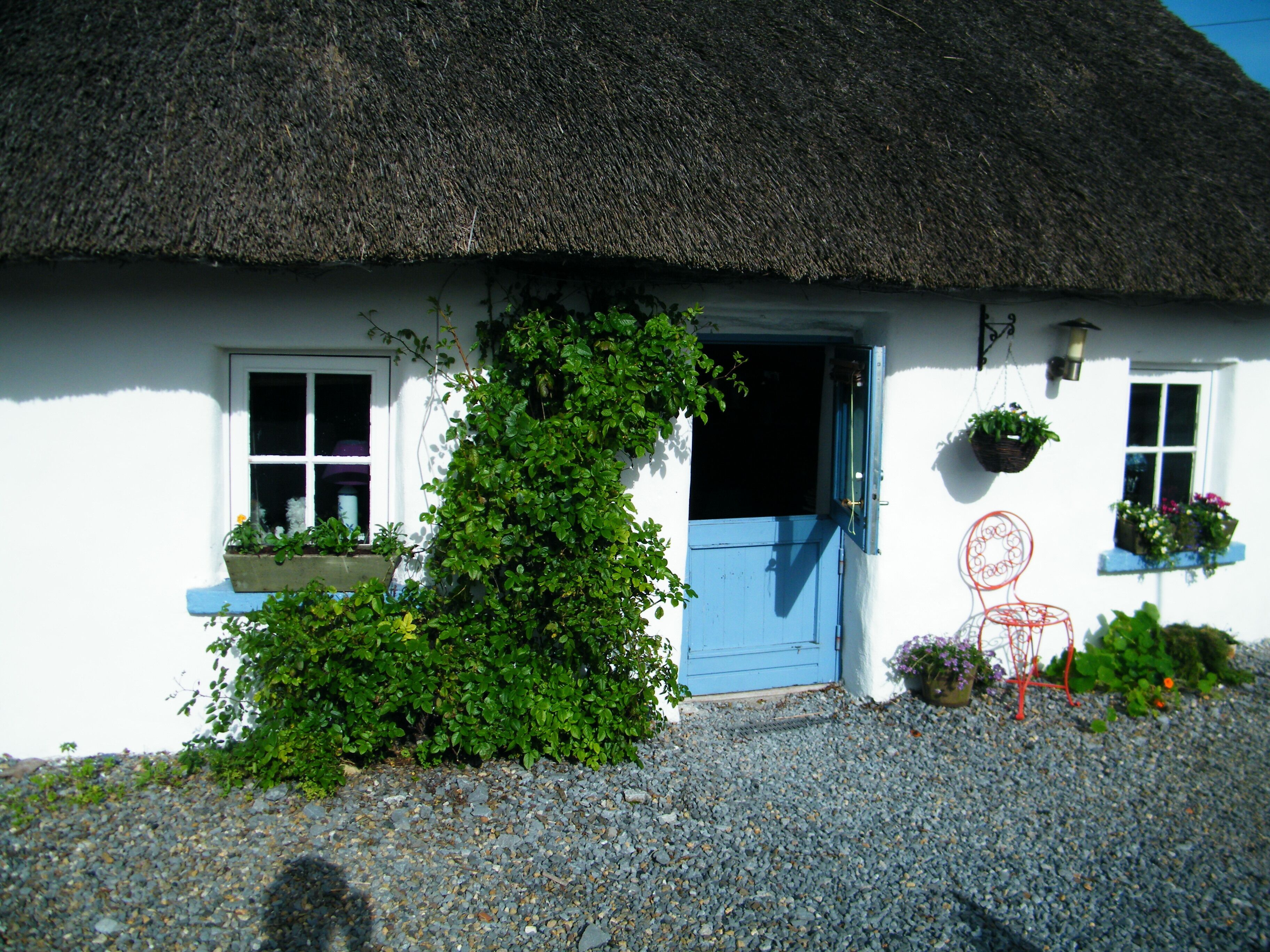 12 Charming Irish Cottage Rentals That Cost Less Than A Hotel