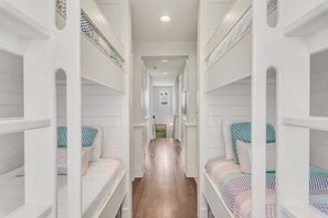 4 Schlafzimmer, Bügeleisen/Bügelbrett, kostenloses WLAN, Bettwäsche