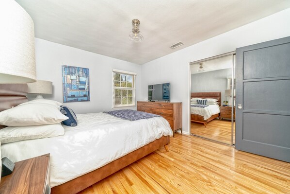 1 chambre, fer et planche à repasser, accès au Wi-Fi (inclus)