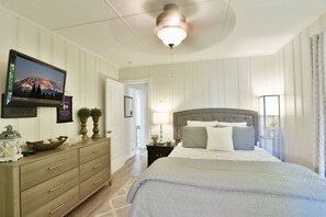 2 bedrooms, iron/ironing board, travel cot, free WiFi - Shasta Harmony, Perfect mountain views & Hot Tub. (Mount Shasta)