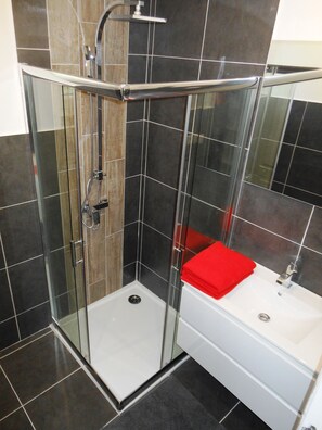 Dusche im Bad