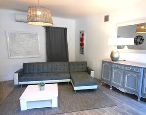 Apartamento, terraço, no piso térreo (GARIGUETTE) | Sala de estar | TV de tela plana