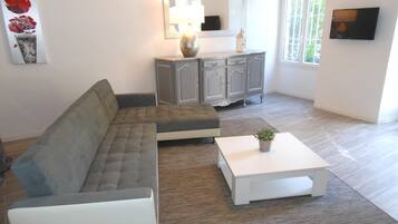 Apartment, Terrasse, Erdgeschoss (GARIGUETTE) | Wohnzimmer | Flachbildfernseher