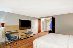 Desk, laptop workspace, blackout drapes, iron/ironing board - Tru by Hilton Shepherdsville Louisville South (Louisville)