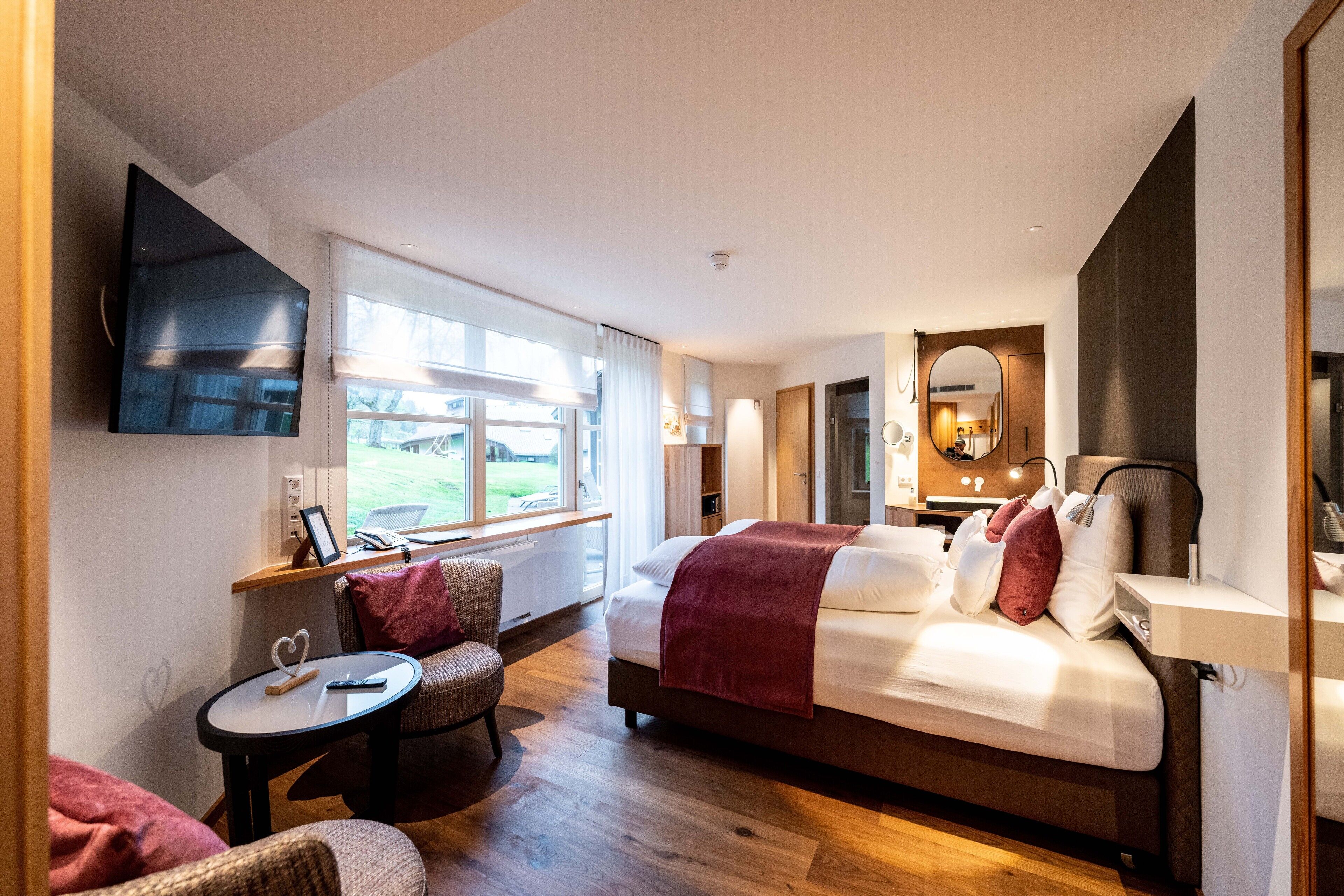 Habitació doble (E ) | 1 dormitori, roba de llit hipoal·lergògena i minibar 