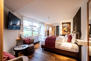 Double Room (E ) | 1 bedroom, hypo-allergenic bedding, minibar, in-room safe