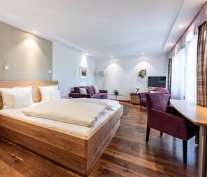 1 bedroom, hypo-allergenic bedding, minibar, in-room safe