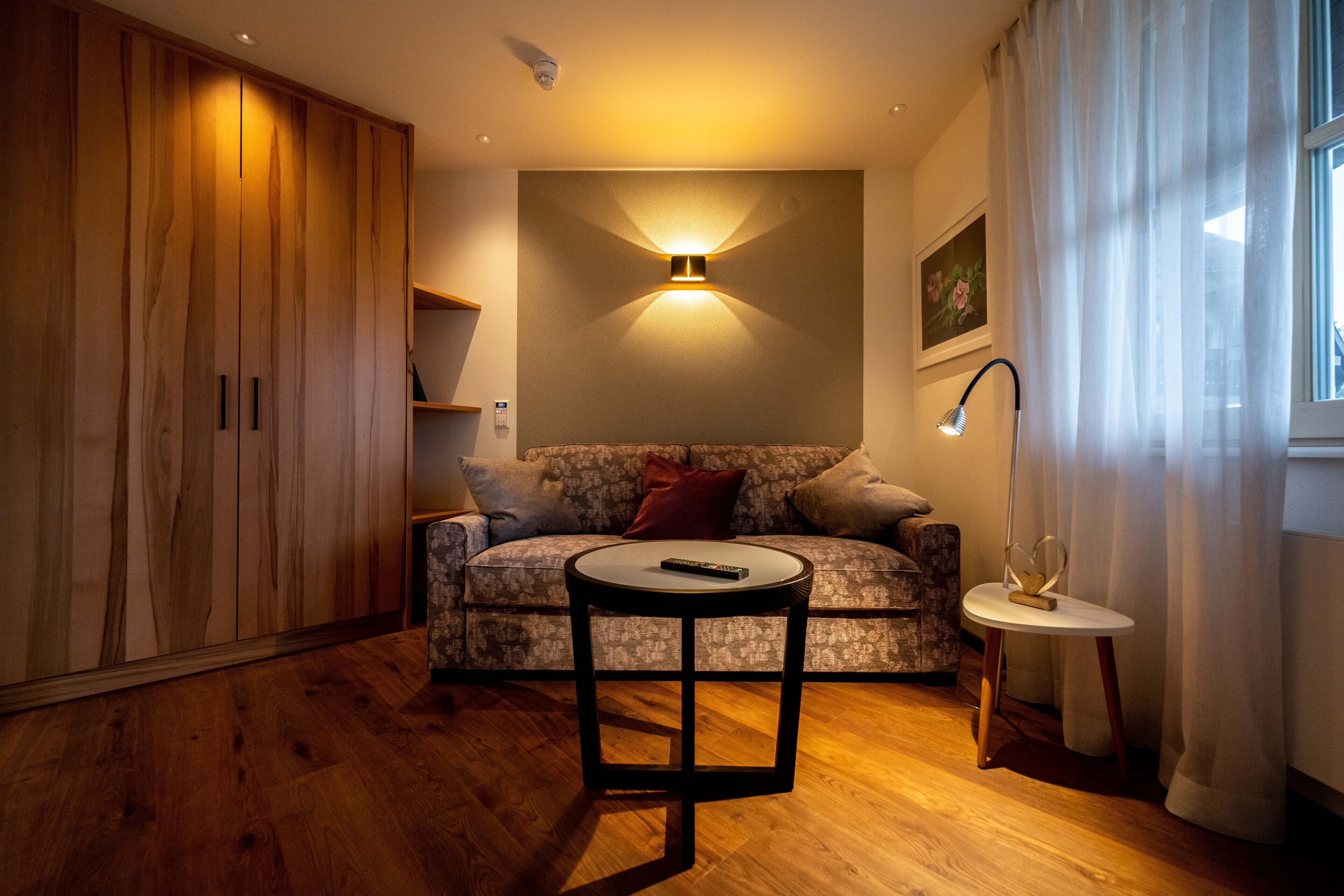 double room (f) | living area | tv, netflix, books, streaming services