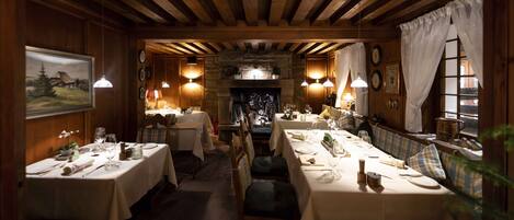 FrĂŒhstĂŒck, Mittagessen, Abendessen, lokale und internationale KĂŒche