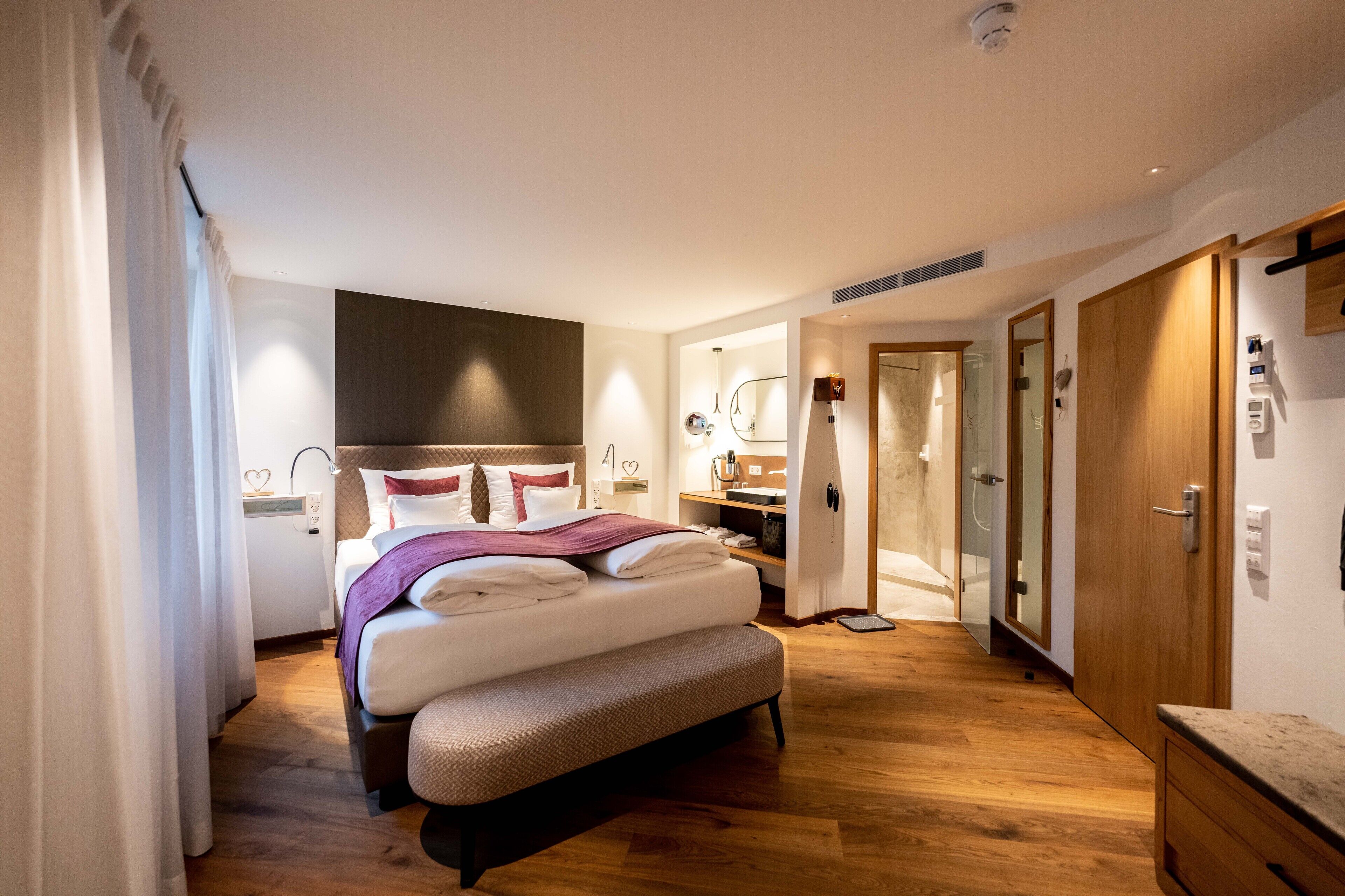 double room (f) | 1 bedroom, hypo-allergenic bedding, minibar, in-room safe