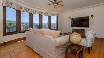 TV, fireplace, DVD player, stereo