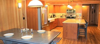 Cozy golf course home with shared hot tub, pool and resort.