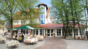 Breakfast, lunch and dinner served