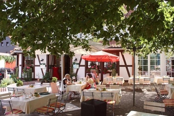 Sarapan, makan tengah hari dan makan malam dihidangkan