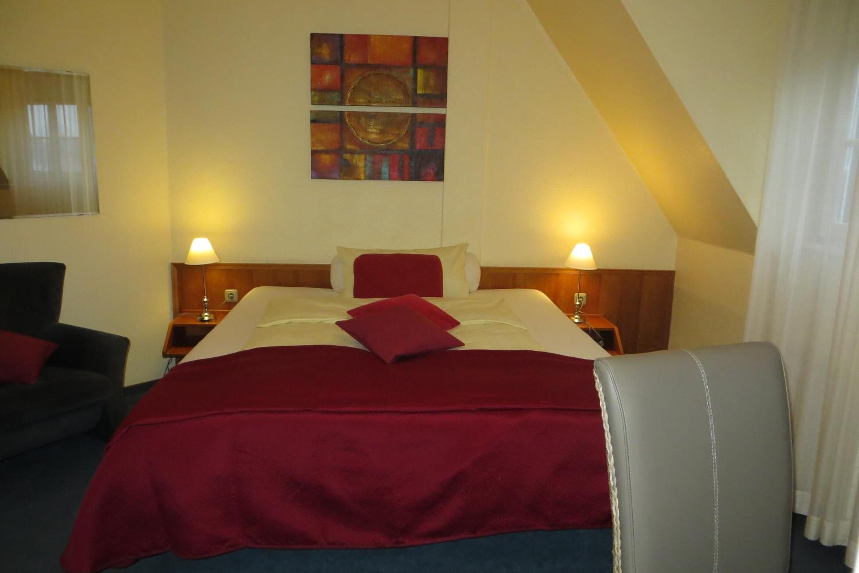 desk, soundproofing, free cots/infant beds, rollaway beds