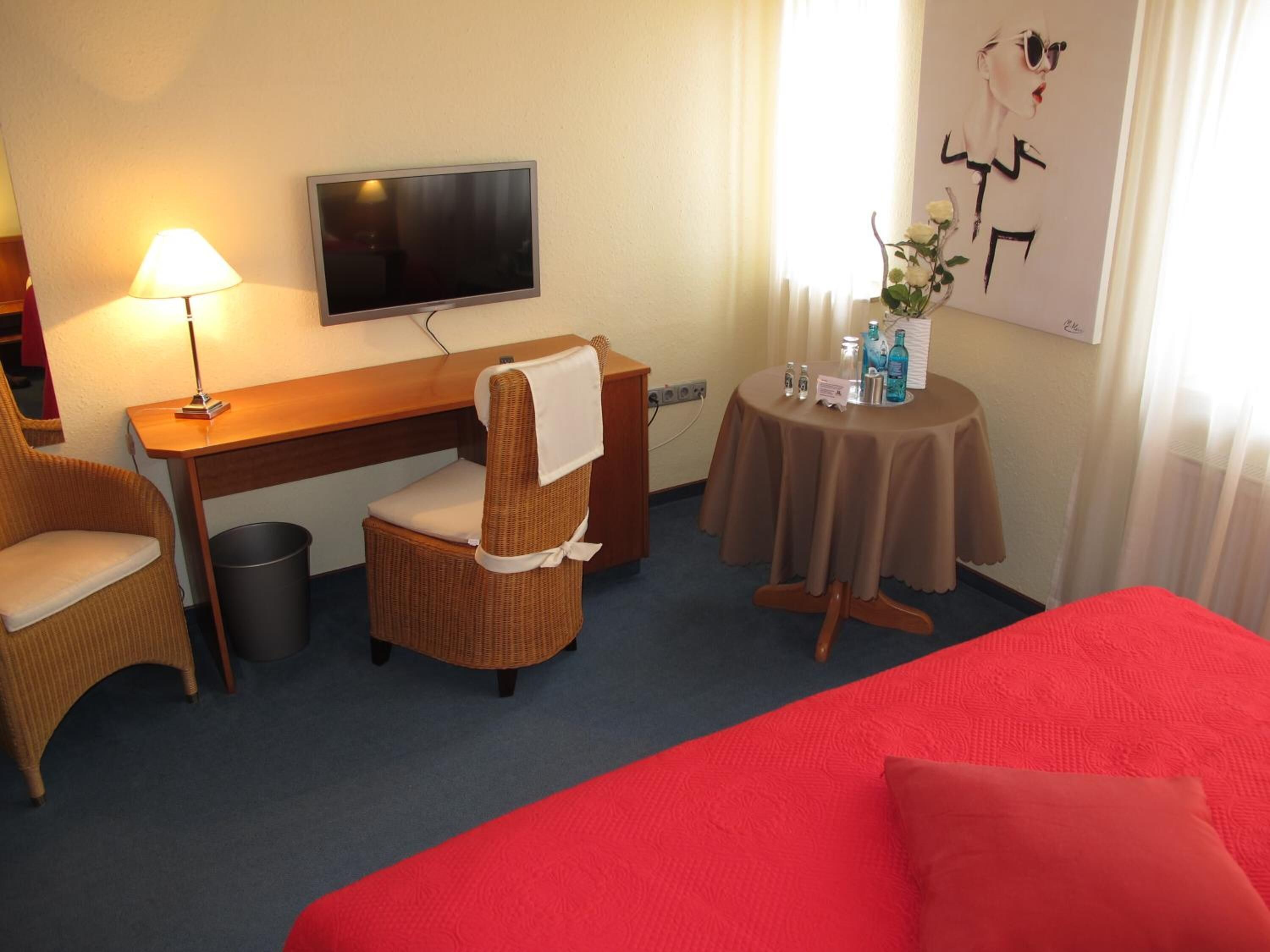 desk, soundproofing, free cots/infant beds, rollaway beds