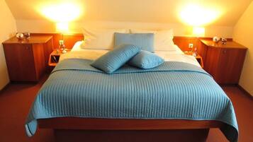 Double Room | Desk, soundproofing, free cribs/infant beds, rollaway beds