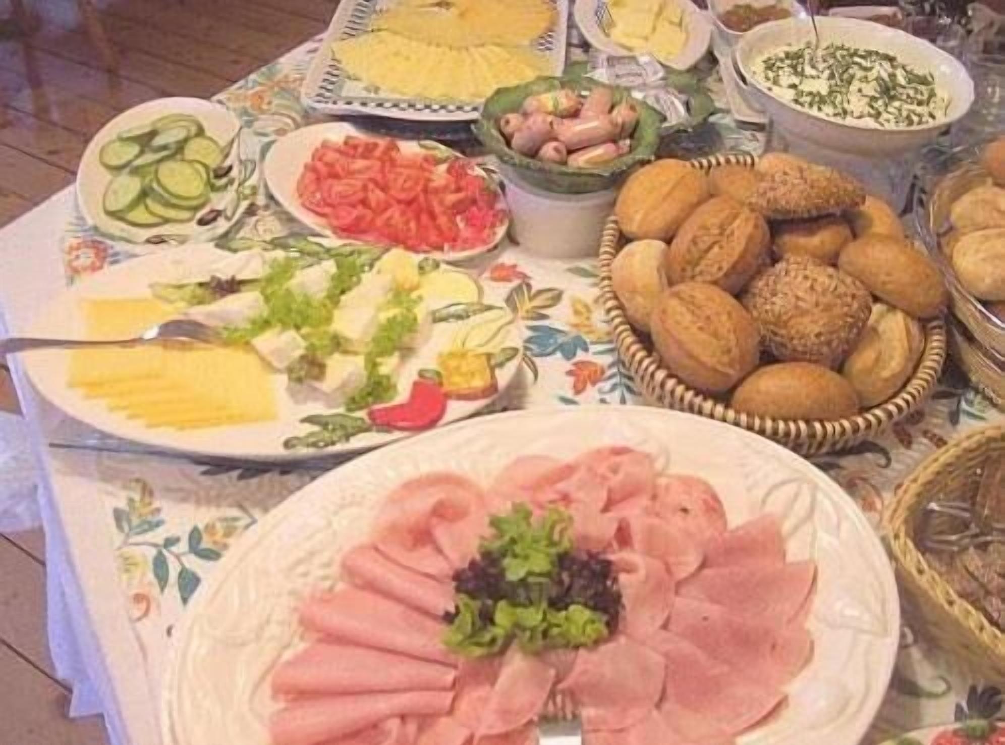 breakfast, lunch and dinner served