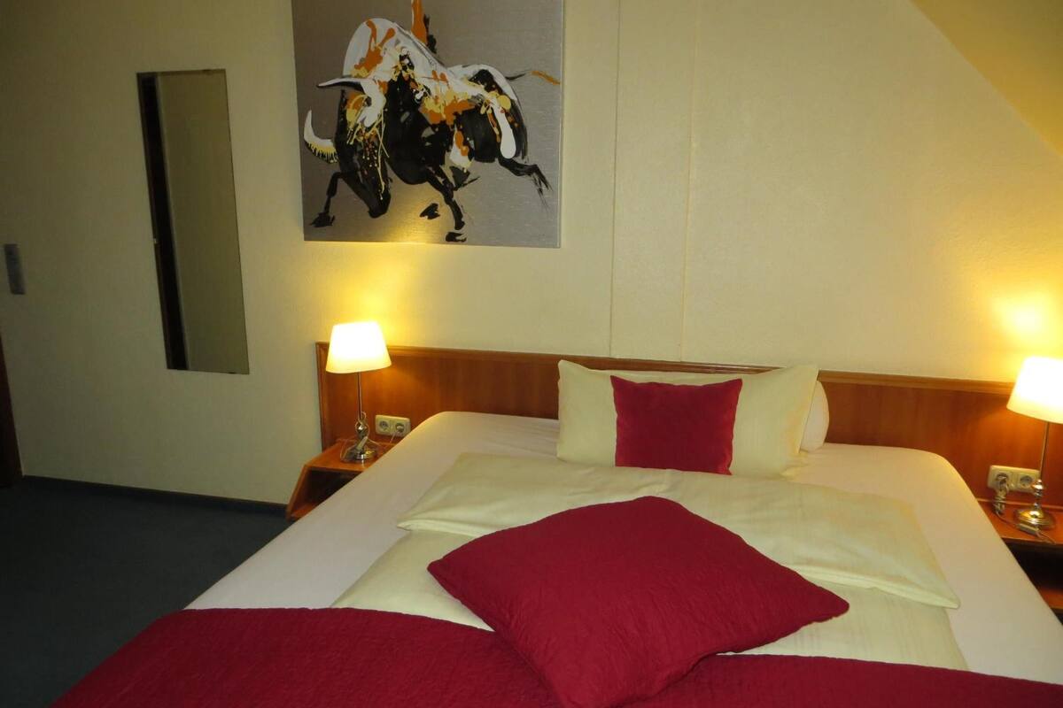 desk, soundproofing, free cots/infant beds, rollaway beds