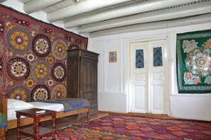 Triple Room | Iron/ironing board, free WiFi