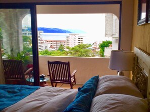 2 habitaciones, caja de seguridad en la habitación y escritorio 