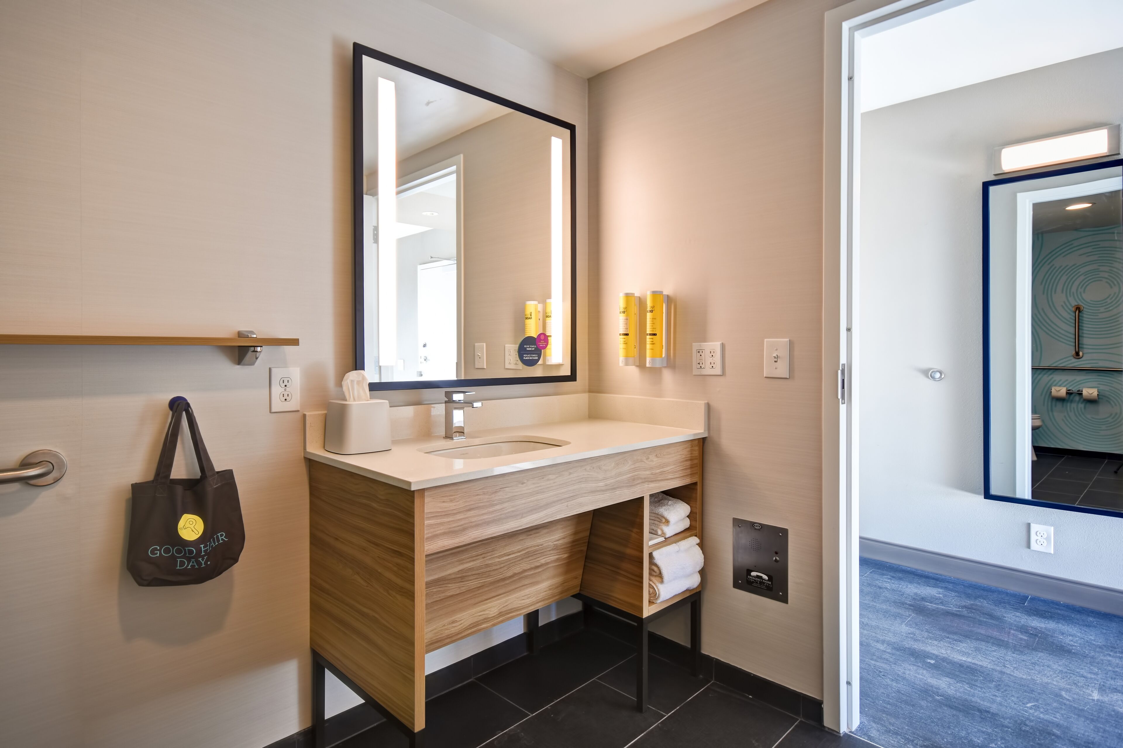 combined shower/bathtub, free toiletries, hair dryer, towels