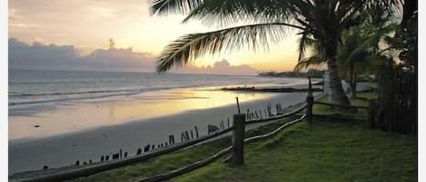 Una playa cerca, toallas de playa