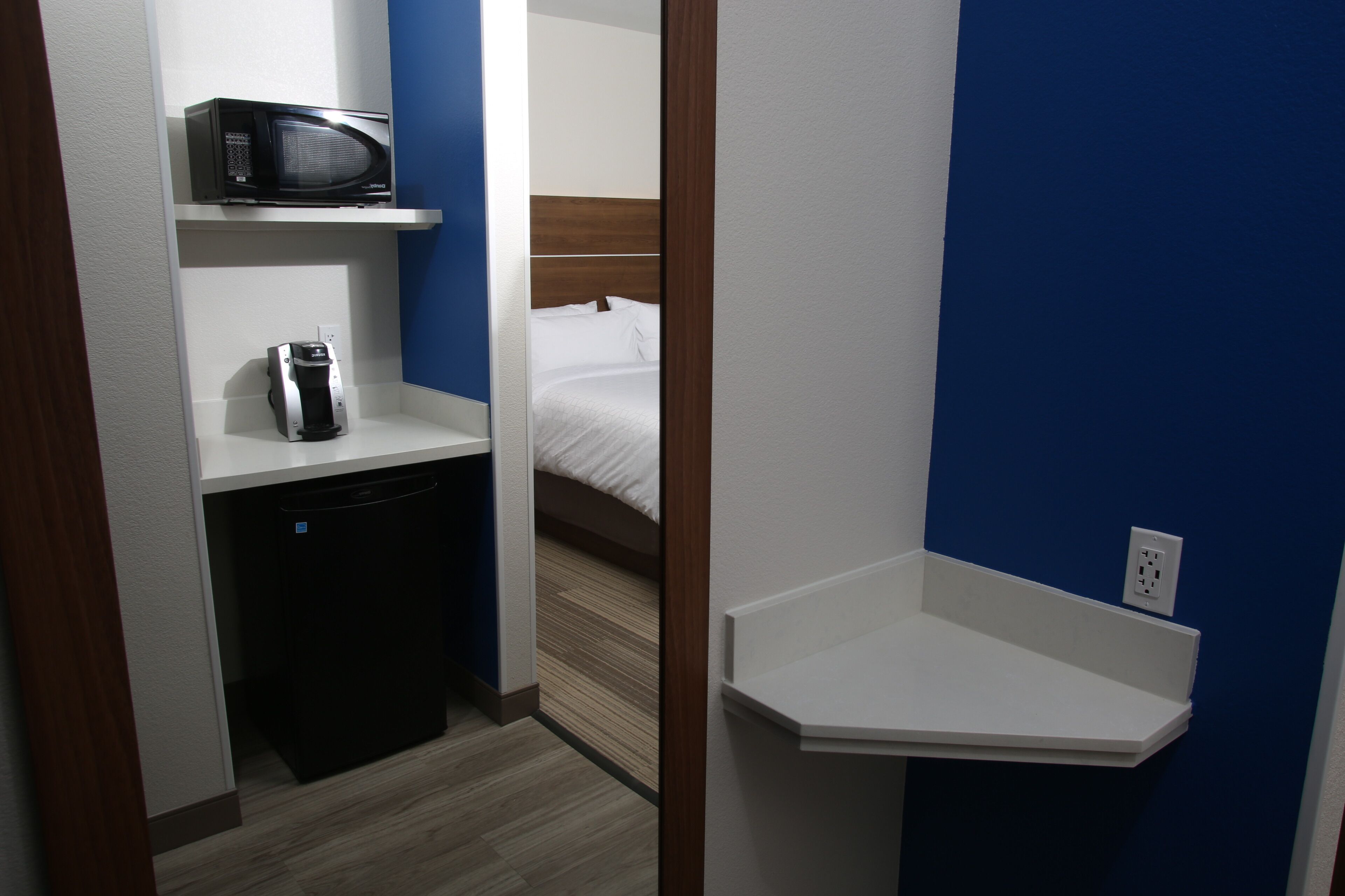 1 bedroom, in-room safe, desk, blackout curtains