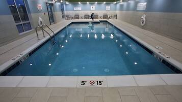 Een binnenzwembad