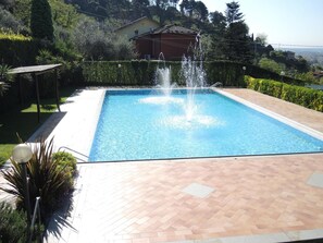 Outdoor pool, pool umbrellas, sun loungers