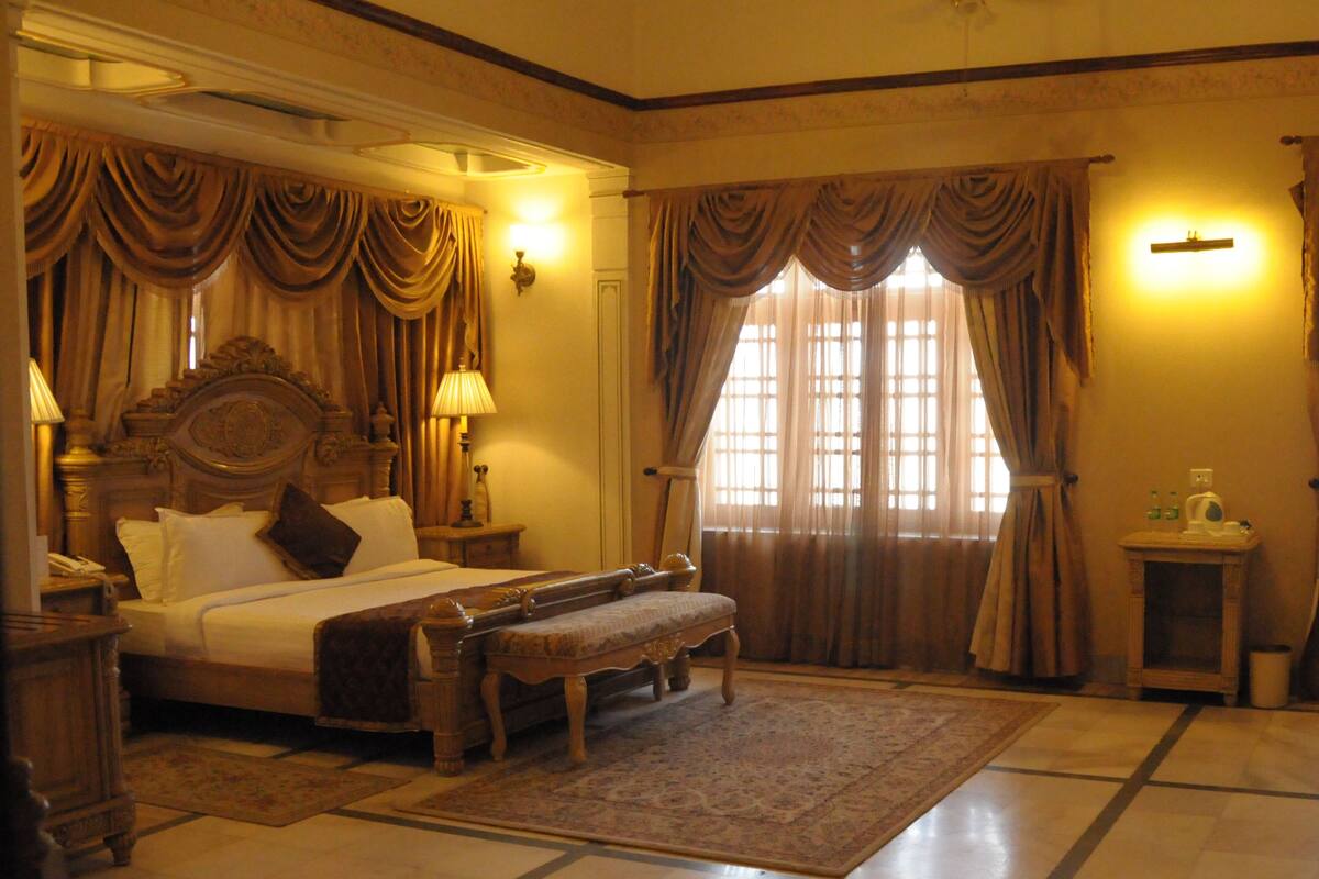 Phòng Suite Presidential, hút thuốc | Bàn 