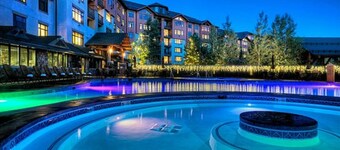Sheraton 2BR, 2BA - New Years Week 2025-26. 100% Mountainfront Ski-in & Out!
