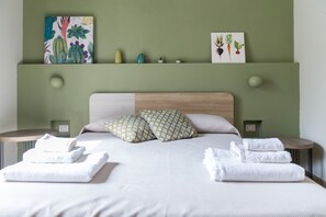 Desk, iron/ironing board, free cribs/infant beds, free WiFi - B&B Radici (Trani)