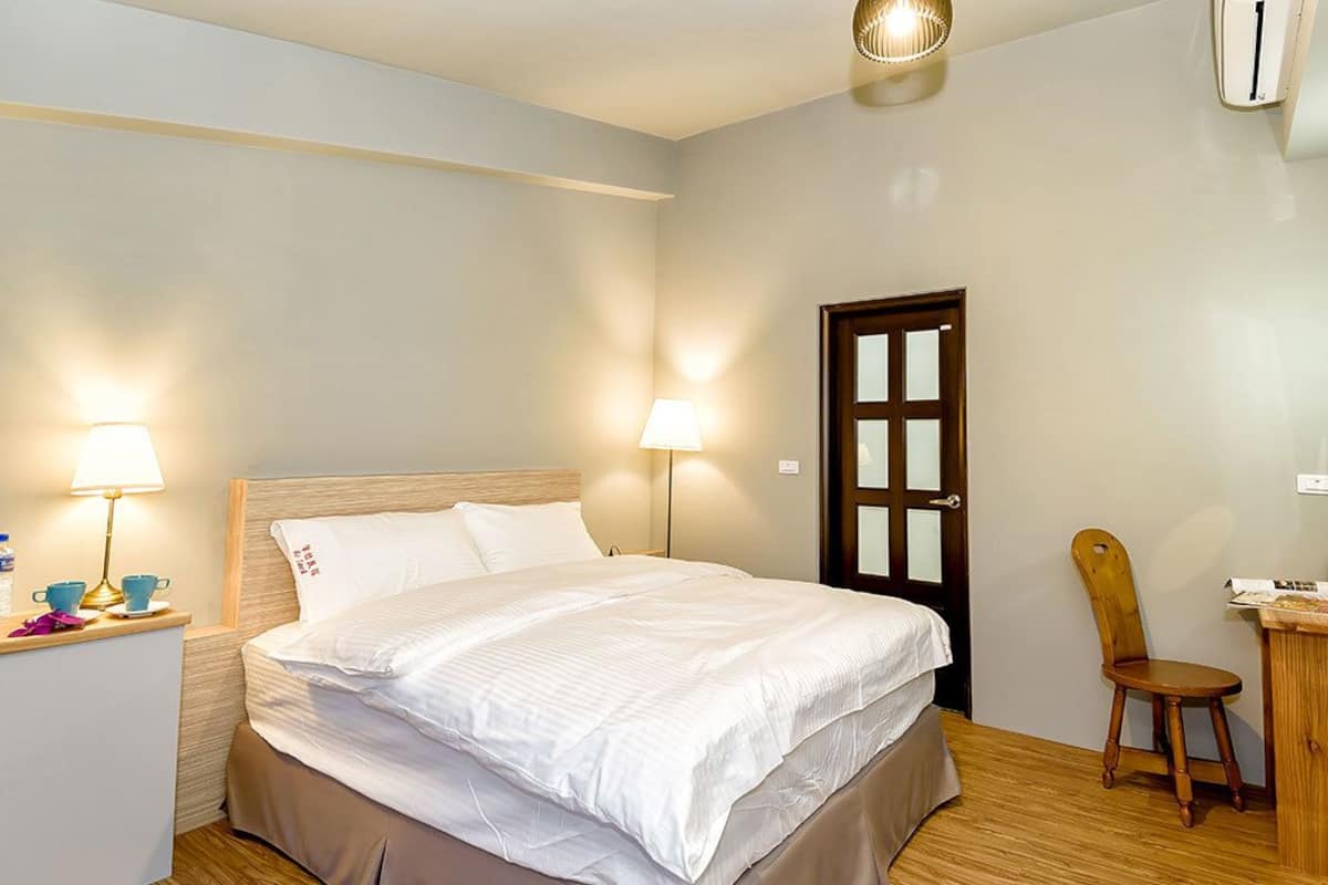 Standard Double Room | Desk, blackout curtains
