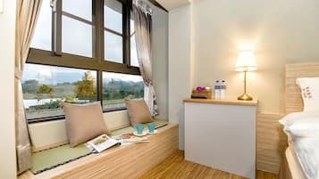 Standard Double Room | Desk, blackout curtains