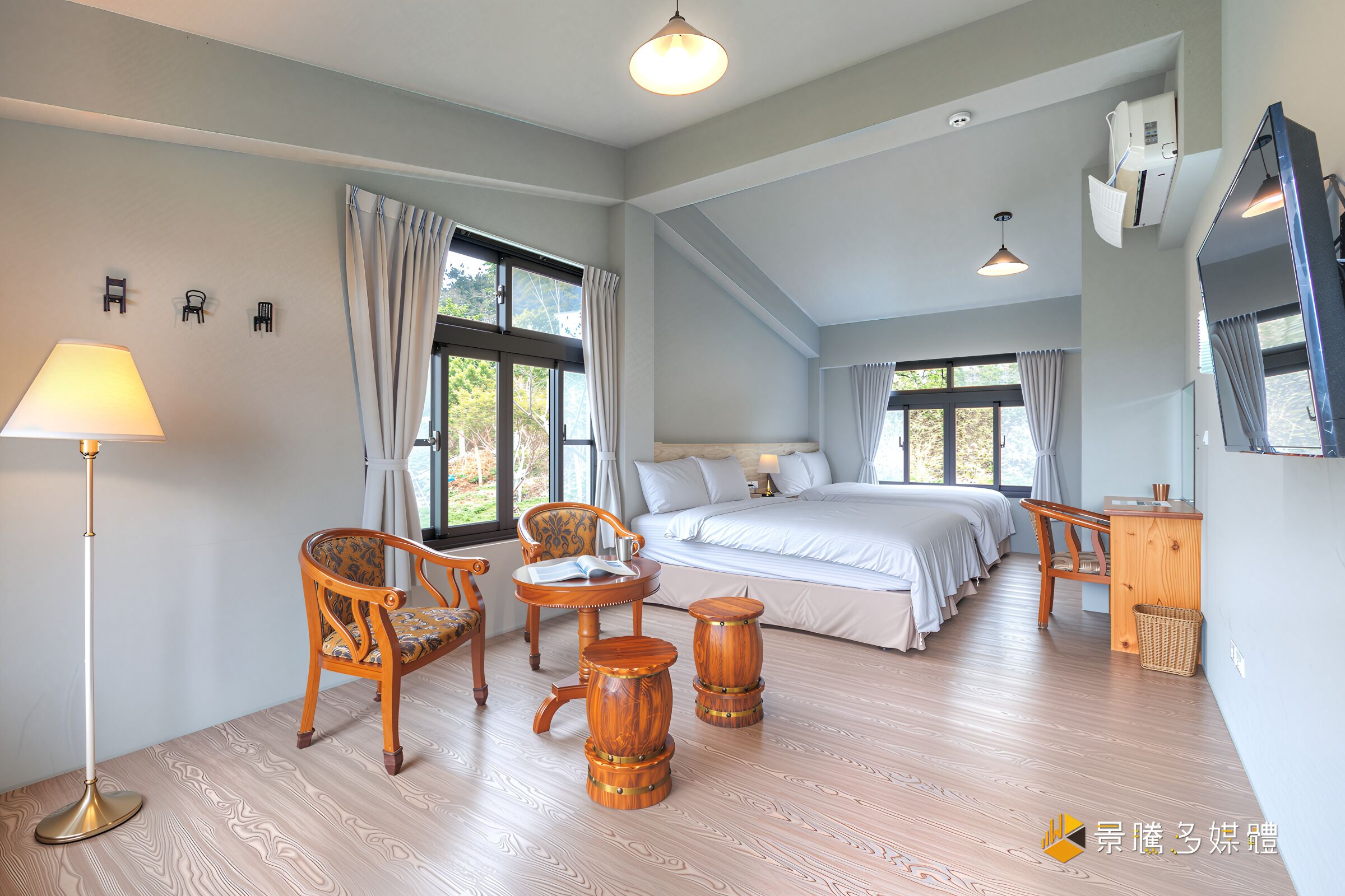 Habitación cuádruple estándar | Escritorio y cortinas opacas