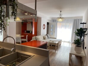 Smart-TV, DVD-Player, Bücher