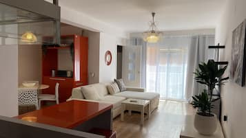 TV connectée, lecteur de DVD, livres