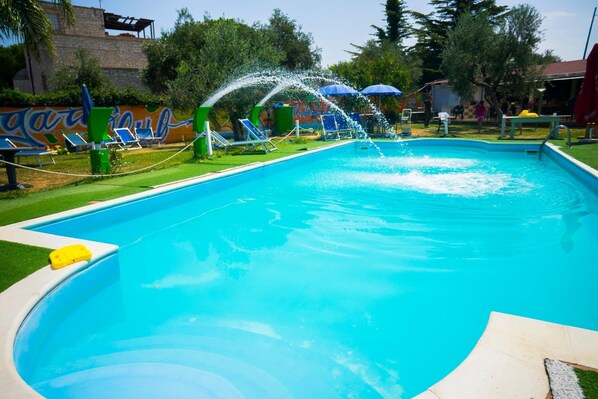 Piscine extérieure (ouverte en saison)