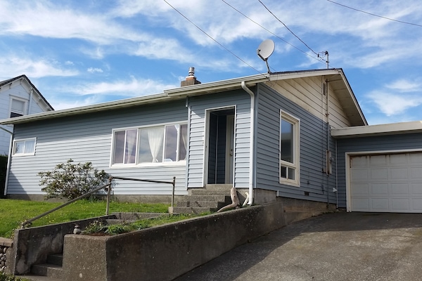 Coastal Cottage. Less than a block to the beautiful Pebble Beach